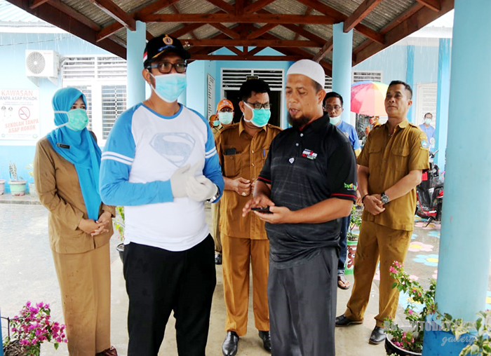 Suasana saat kegiatan penyemprotan disinfektan di Kabupaten Bintan